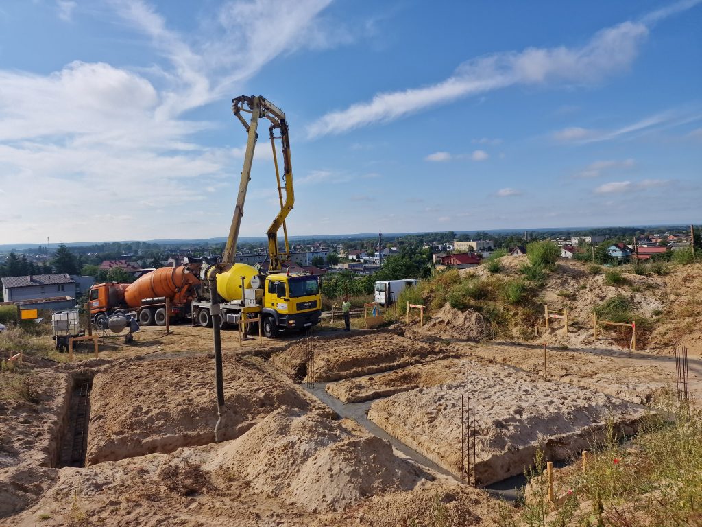 Betonowanie ław fundamentowych
